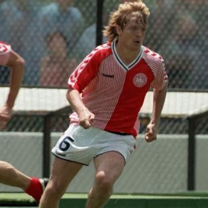 Jogador atua em duas partidas no mesmo dia, pelo clube e pela seleção