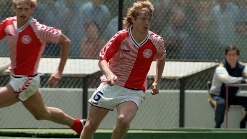 Jogador atua em duas partidas no mesmo dia, pelo clube e pela seleção