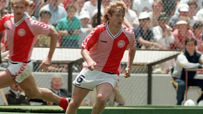Jogador atua em duas partidas no mesmo dia, clube e seleção