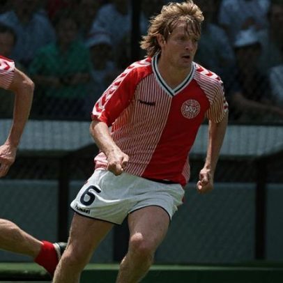 Jogador disputa duas partidas no mesmo dia, clube e seleção