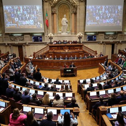Lei do Tribunal de Contas aprovada com abstenção do PS