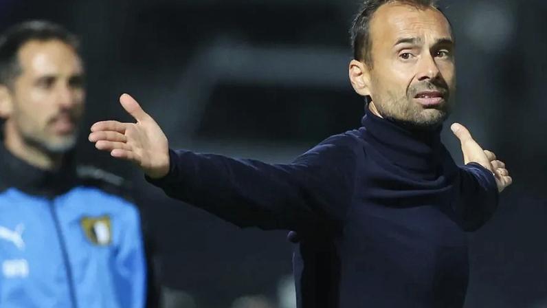 Hugo Oliveira celebra um ano no comando do Famalicão com liderança e vitórias