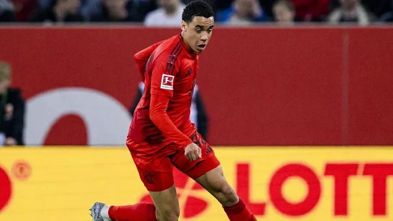 Jamal Musiala ao serviço do Bayern