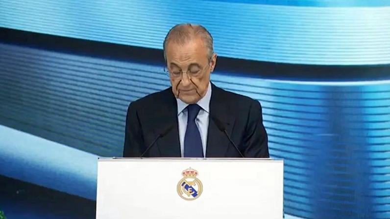 Florentino Pérez discursa ao microfone