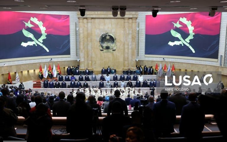 João Lourenço anuncia condecoração de Jonas Savimbi e Holden Roberto