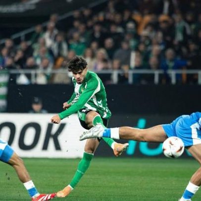 Betis vence Utrecht, mas fica sem dois jogadores importantes