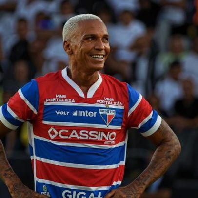 Ex-Benfica faz primeiro hat-trick e canta para a mulher (vídeo)
