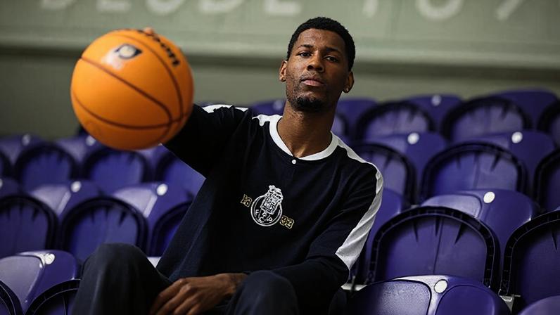 Cornelius Hudson é boa notícia para o treinador de Fernando Sá - Foto: FC Porto