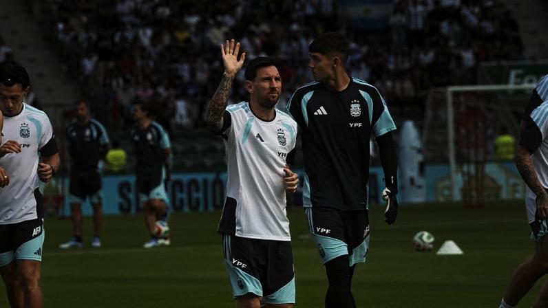 25 mil assiste ao treino de Messi e da Argentina