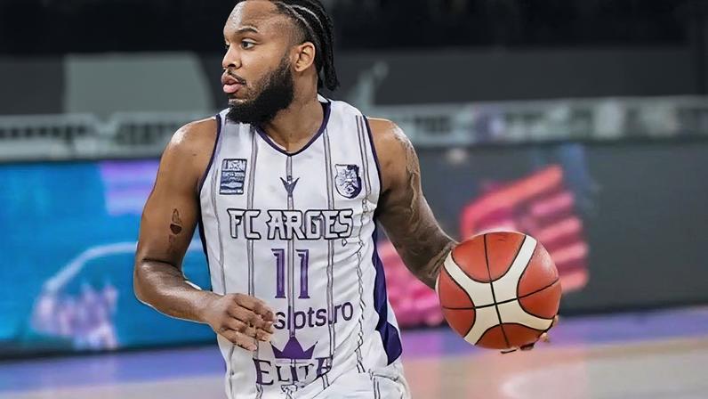 Base americano na sua passagem pelos romenos do Arges Pitesti