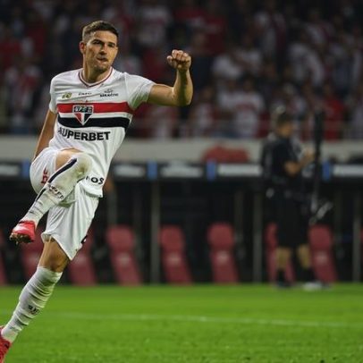 São Paulo, de Cedric, sofre maior goleada dos últimos 24 anos