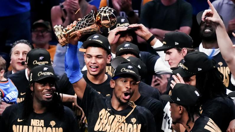 Shai Gilgeous-Alexander a celebrar a conquista do título com os Thunder (Imago) - Foto: IMAGO