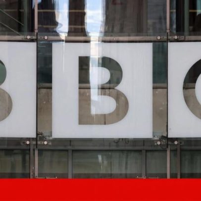 BBC pede desculpas a Trump por edição enganosa, mantém posição sobre difamação