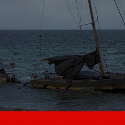 Duas pessoas resgatadas de veleiro à deriva em Oeiras