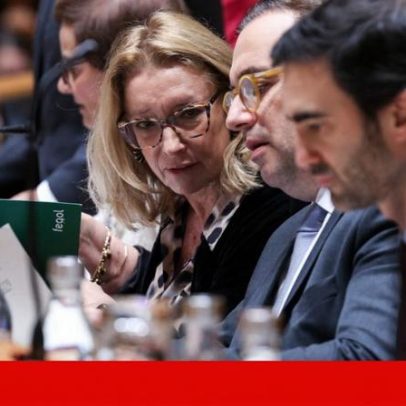 Governo recua: repõe 3 dias de férias e derruba despedimento em médias empresas