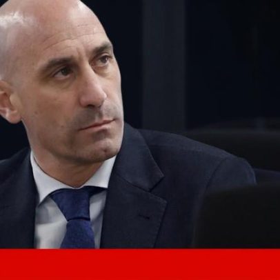 Rubiales recebe ovos durante apresentação de livro