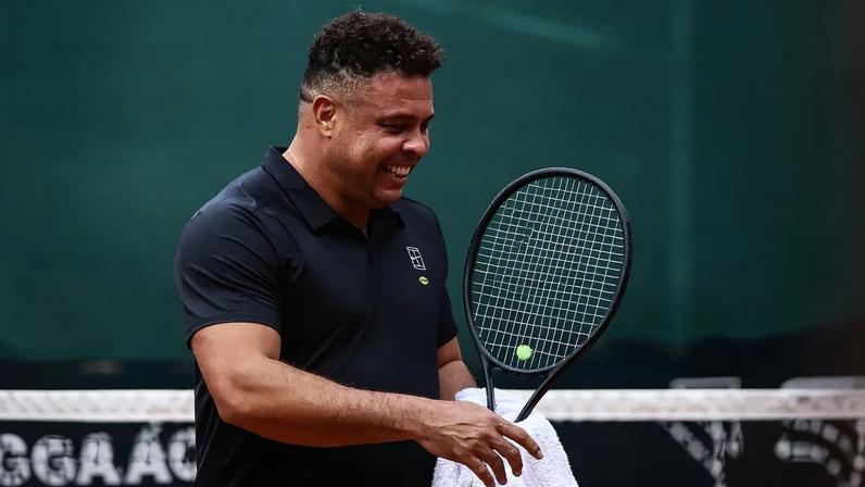 Ronaldo diz estar no céu desde a venda de dois clubes