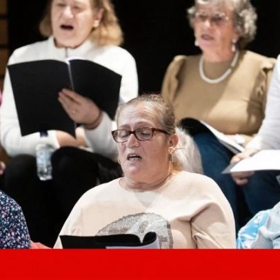 Vozes mais velhas sobem ao palco para reviver canções