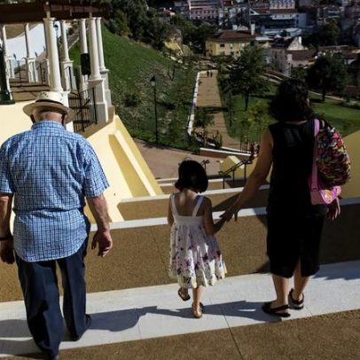 Netos rejuvenescem mais o avô do que a avó, segundo podcast