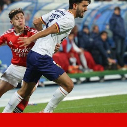 Benfica mantém-se na Taça de Portugal num encontro cinzento