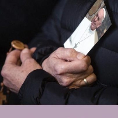 Leica do Papa Francisco leiloada por 6,5 milhões de euros