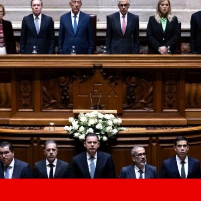 Marcelo apadrinha lançamento de selos sobre os 50 anos do 25 de Novembro na AR