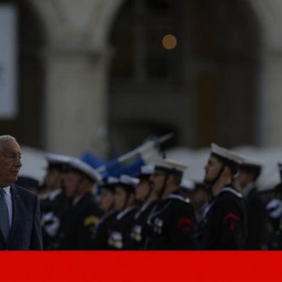 50 anos do 25 de Novembro: manobras militares, chaimites e flores