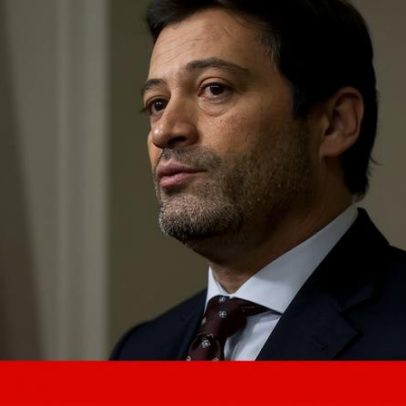 Julgamento adiado para decidir se Ventura retira cartazes sobre comunidade cigana