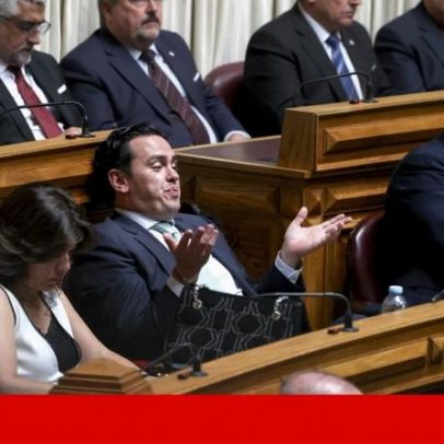 Gesto que parecia beijo era para o Livre, diz Melo e acusa Moreira de mentir