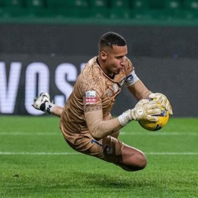 Gabriel Batista, fã de Júlio César, inicia carreira no futsal