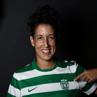 Cláudia Neto celebra centenário com leão ao peito