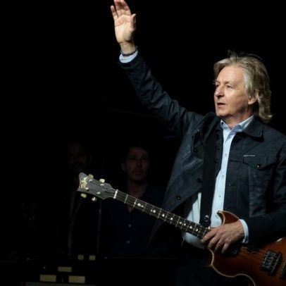 Paul McCartney lança faixa quase silenciosa contra uso de IA