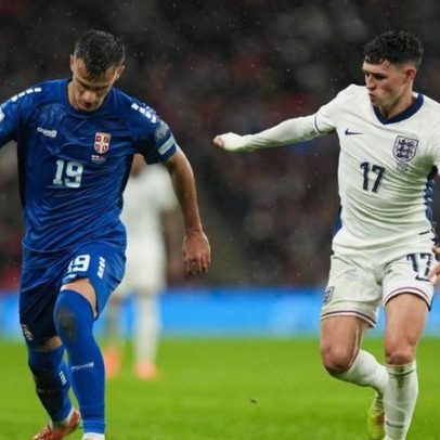Gigantes ingleses na corrida por Aleksander Stankovic