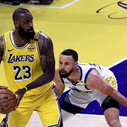 LeBron James diz estar feliz por estar sentado no sofá