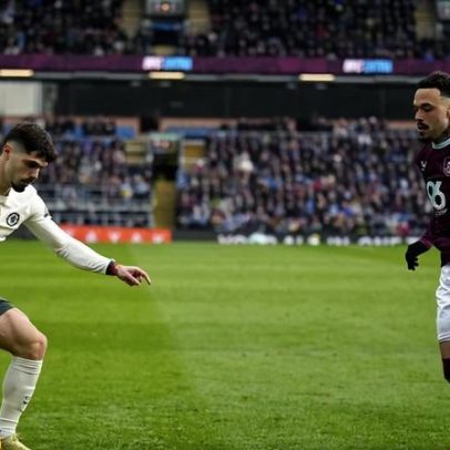 Chelsea vence em Burnley com Pedro Neto em destaque
