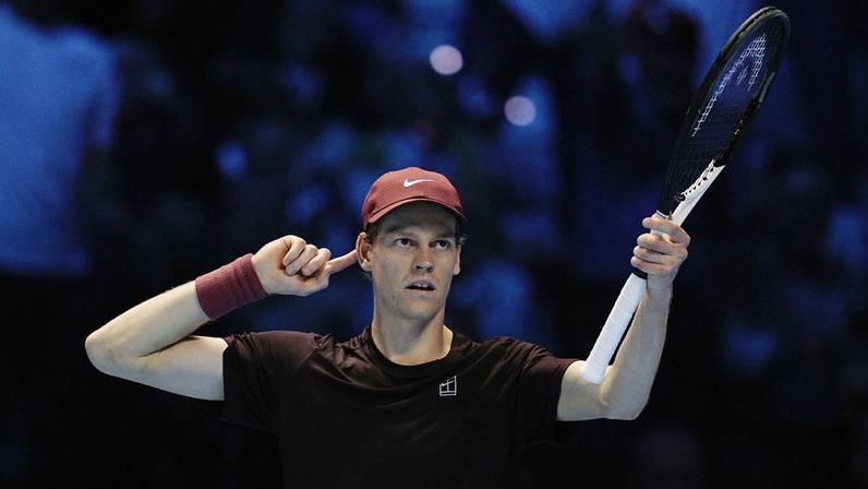 Sinner vence Alcaraz nas ATP Finals e fecha 2025 próximo do nº1