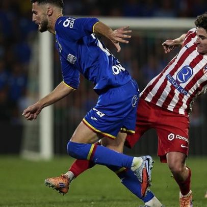 Autogolo de jogador português garante triunfo sofrido do Atlético Madrid