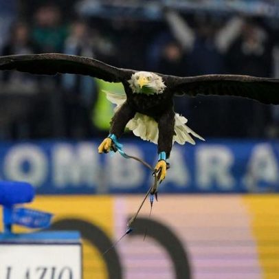 Tratador da águia da Lazio em polémica por elogios a Mussolini
