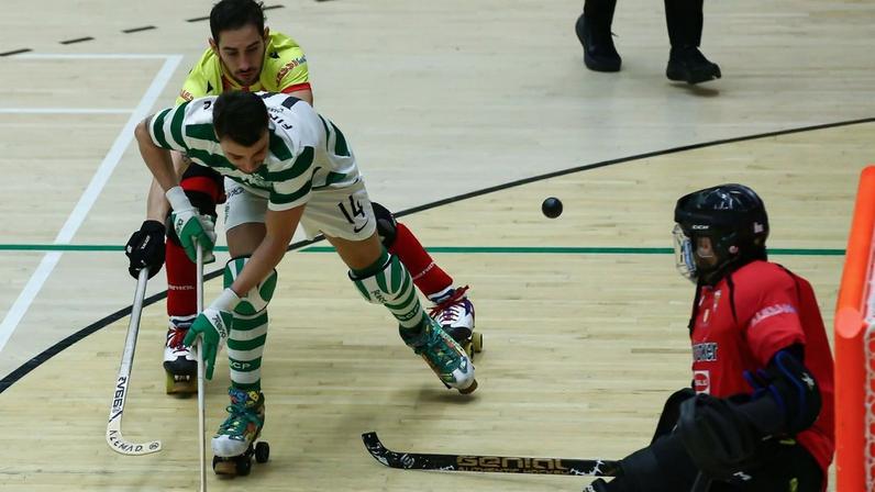 Jogador do Sporting Alessandro Verona procura o golo frente ao Bassano (WSE)