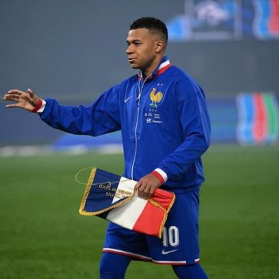 Mbappé volta a gerar controvérsia em França