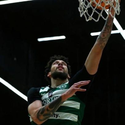 Vasco da Gama ao fundo em Alvalade