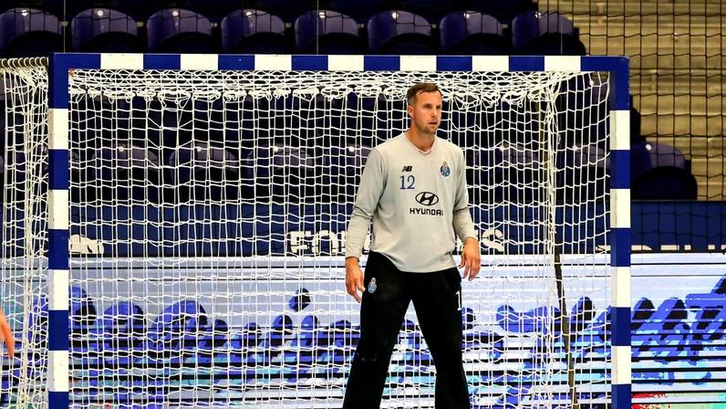 O guarda-redes da equipa de andebol do FC Porto, Sebastian Abrahamsson. Foto IMAGO