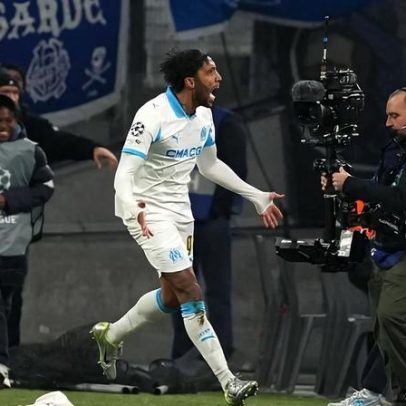 Marselha vira o Newcastle com bis de Aubameyang
