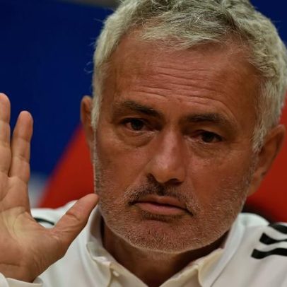 Mourinho perde a paciência com jornalistas durante entrevista