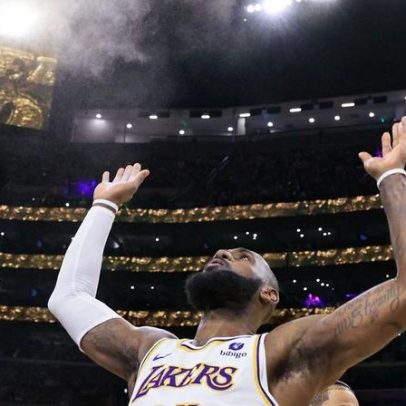 LeBron James retorna à NBA e diz que os pulmões parecem de recém-nascido