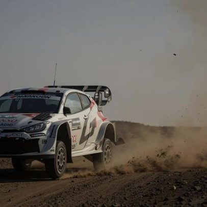 Fourmaux lidera na Arábia e Ogier em vantagem no Mundial