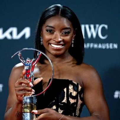 Simone Biles explica decisão de fazer aumento mamário e emite alerta
