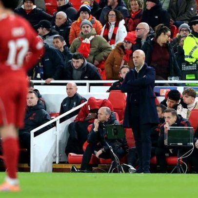 Da identidade ao impulso em Liverpool: explicação para a queda de um gigante