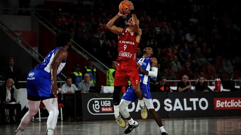 Benfica vence clássico centenário com vitória expressiva