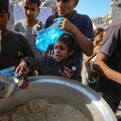 Organização controversa de ajuda a Gaza encerra operações